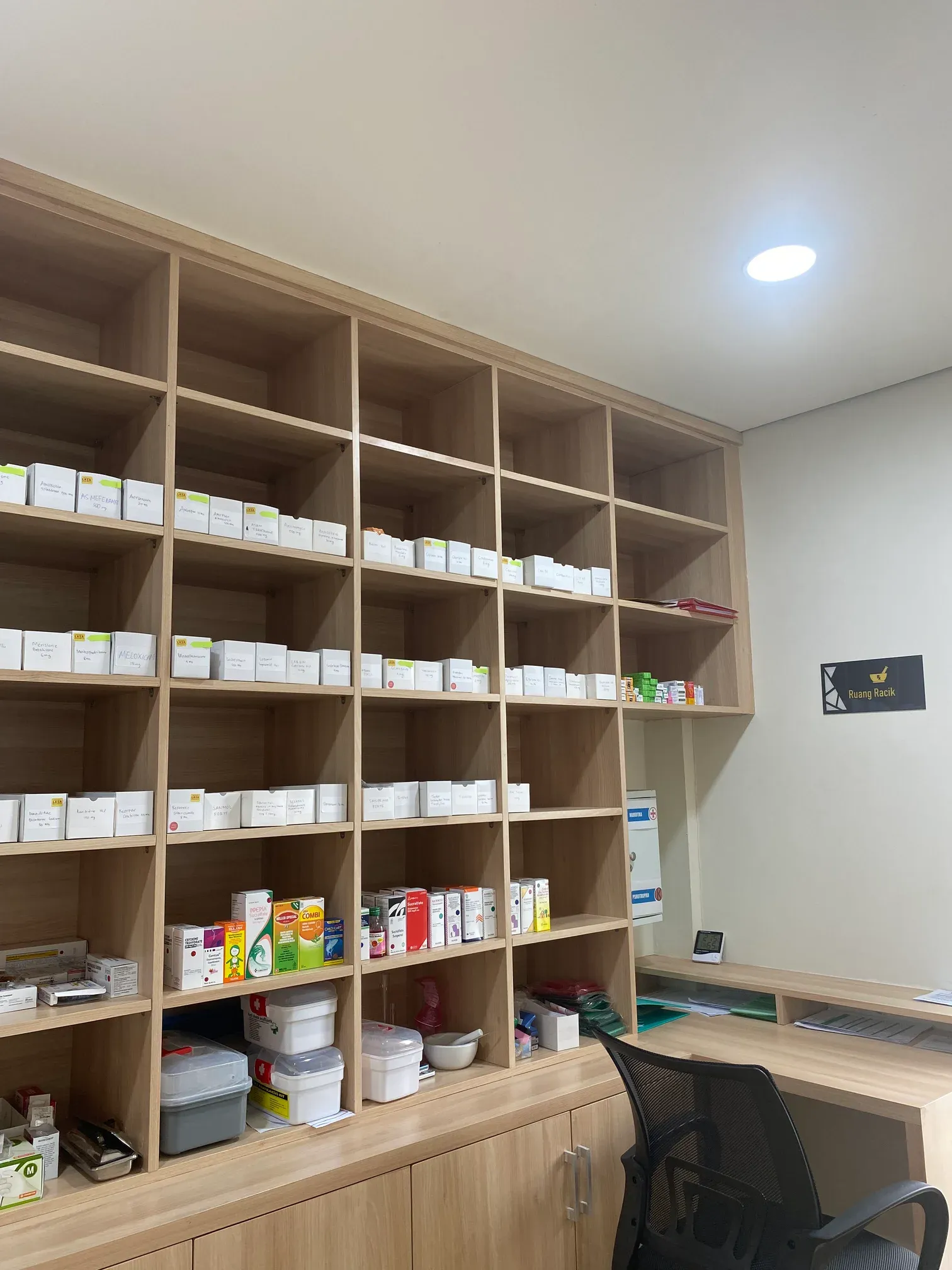 Layanan farmasi dan obat